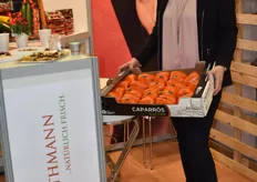 Betty Kluge der Firma Keuthmann aus Berlin. Der Importeur ist Lizenzträger der spanischen Marke Caparros: Unter diesem Label wird vorrangig Fruchtgemüse verhandelt.